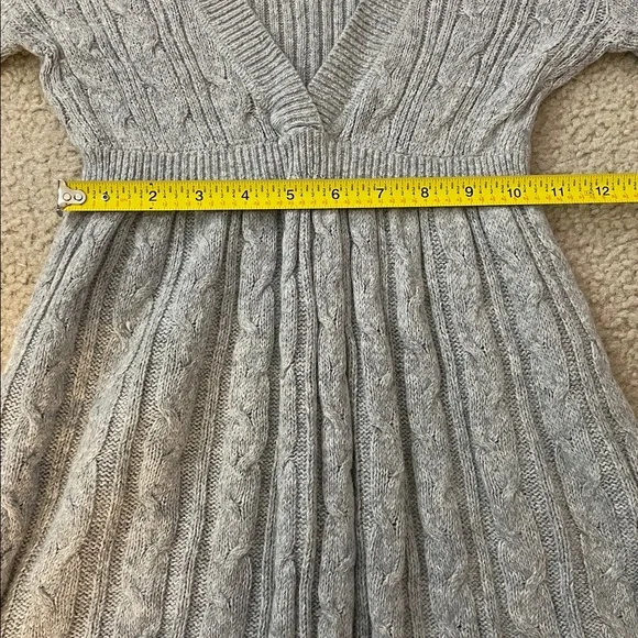 Vintage Hollister V-Neck Cable Knit Sweater, Size M - Picture 6 of 9